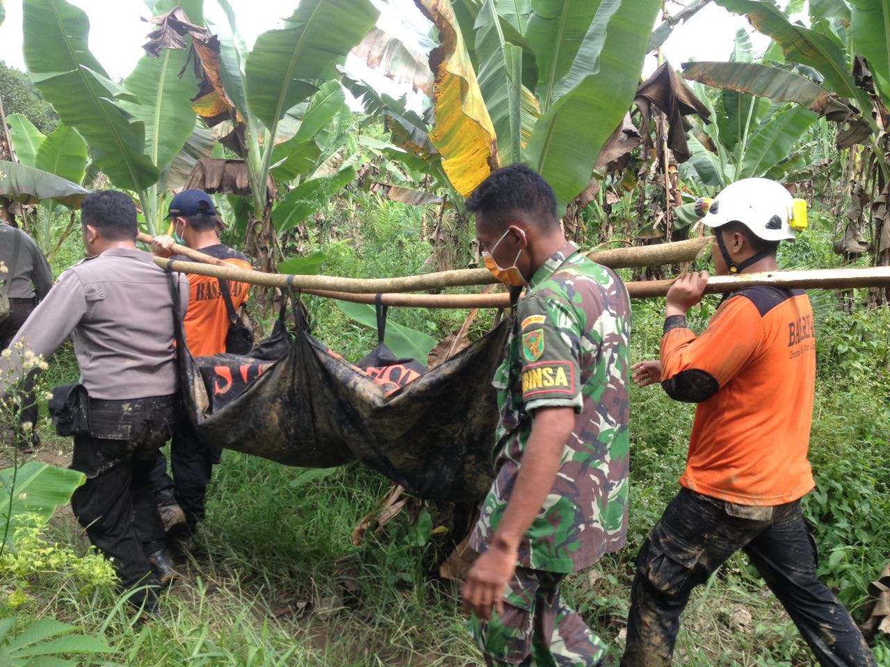 Longsor Di Desa Penobang- Batang-Jambi Menelan Dua Korban Jiwa.