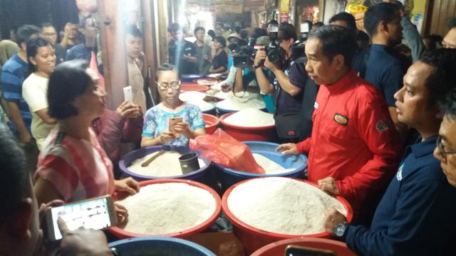 Jokowi Borong Tempe hingga Daging di Pasar Anyar Tangerang
